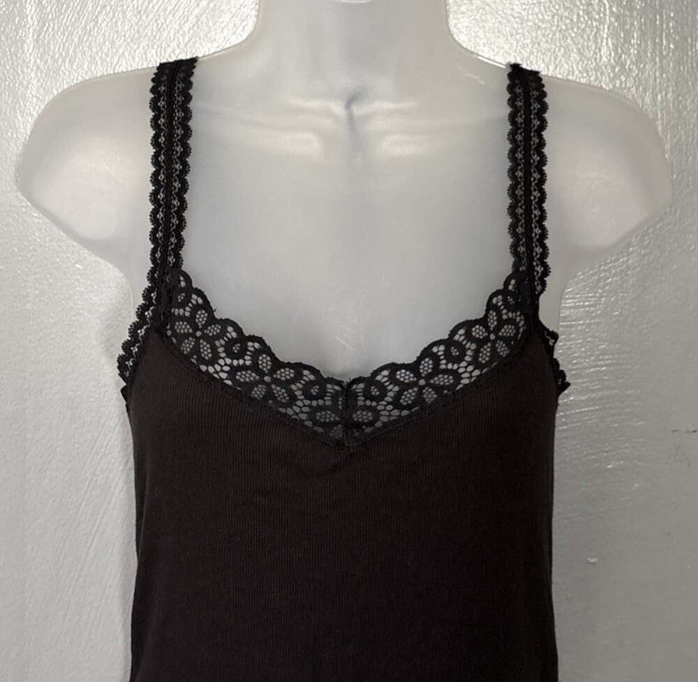 Maurices Lace Trimmed Black Tank Top Size Large Ribbed Knit Layering Y2K 2000s